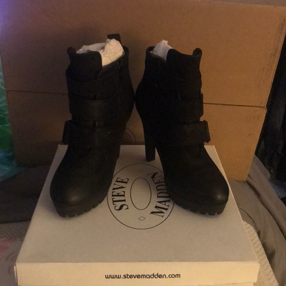 Steve Madden Booties - Picture 1 of 4